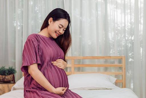 Pregnant_woman_touching_belly_hormonal_changes_LASIK
